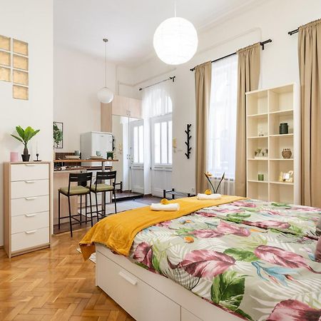 Cosmopolitan Studio - Chic Getaway In A Fancy Neighbourhood Budapest Exterior photo